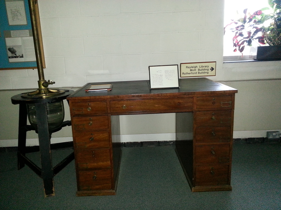 maxwell-desk